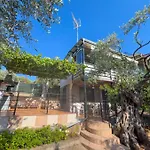 Budget 30-meter-from-beach House Ilios House Apartment