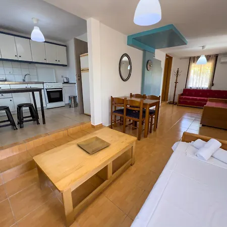 Budget 30-meter-from-beach House Ilios House Apartment